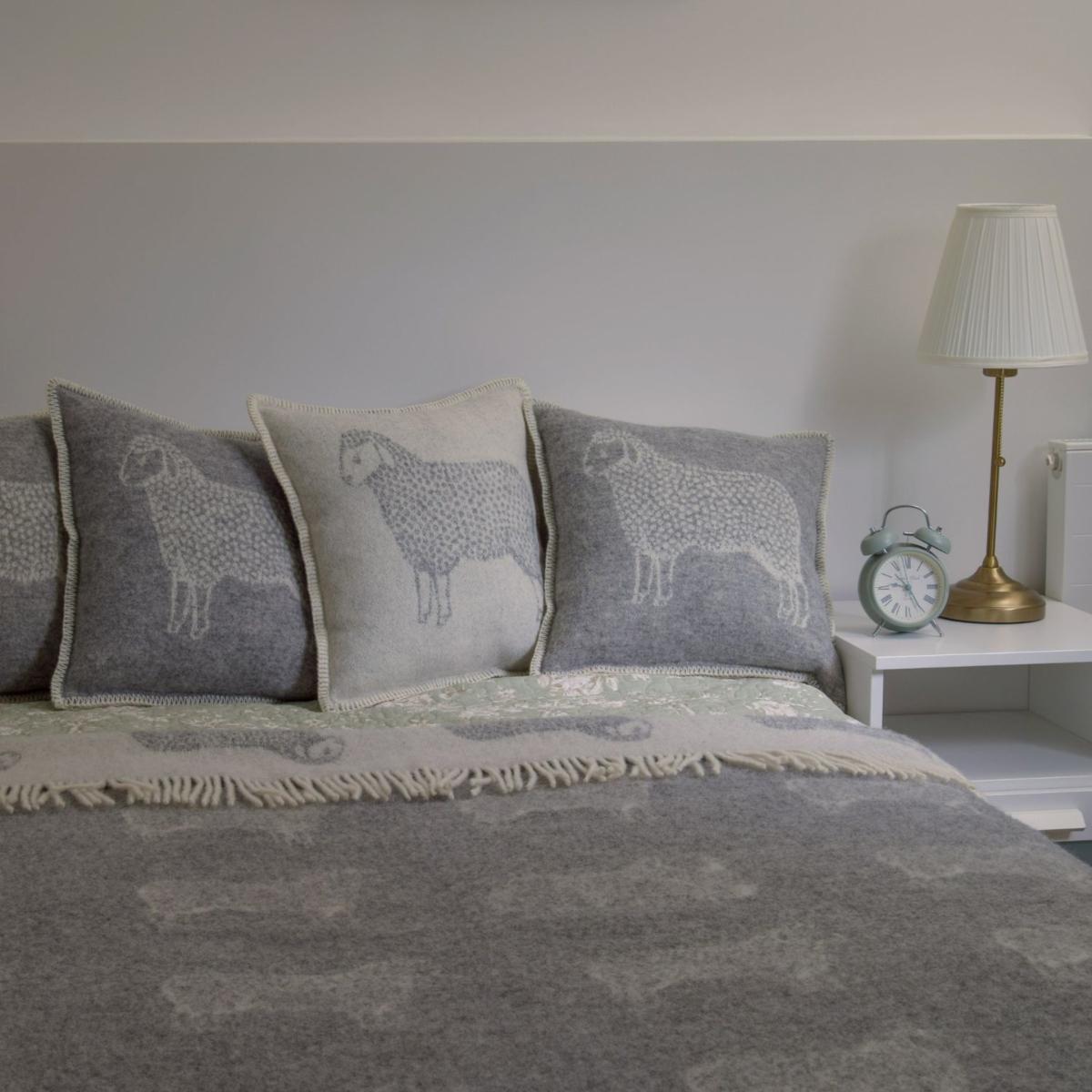 Grey / White Grey Sheep Wool Throw J. j.textile – image 7