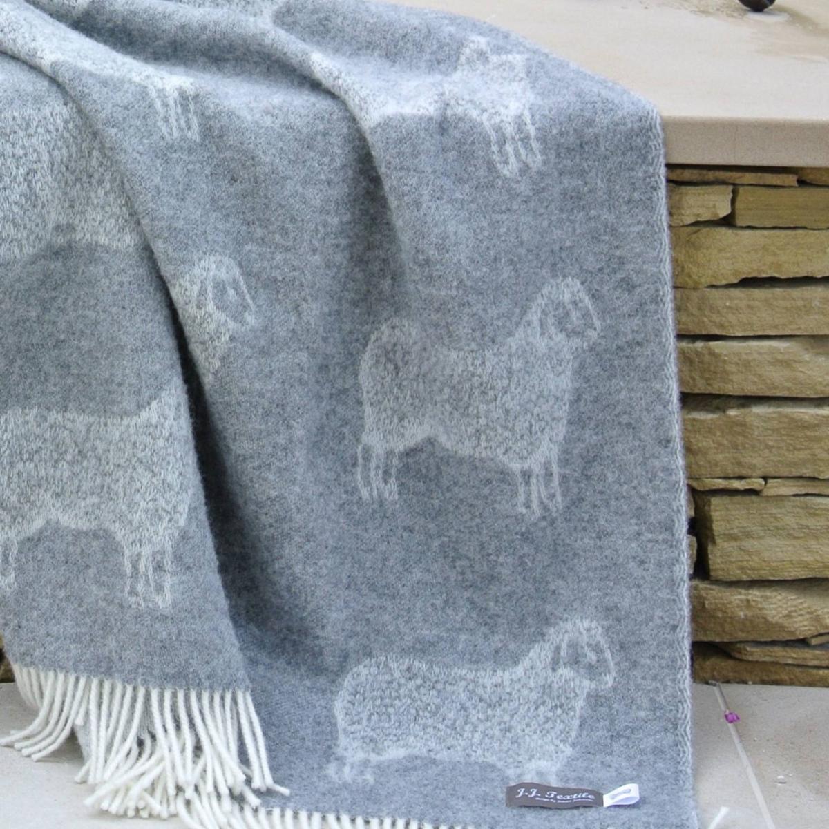 Grey / White Grey Sheep Wool Throw J. j.textile – image 8