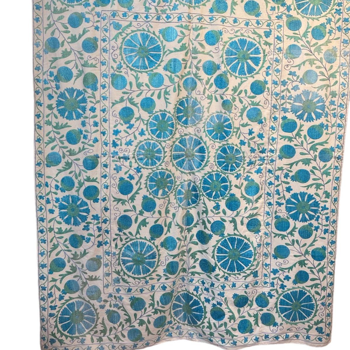Blue Suzani Bed Throw Punica – image 2