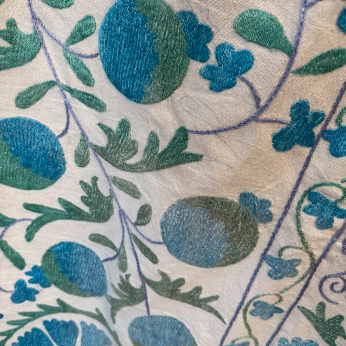 Blue Suzani Bed Throw Punica – image 4