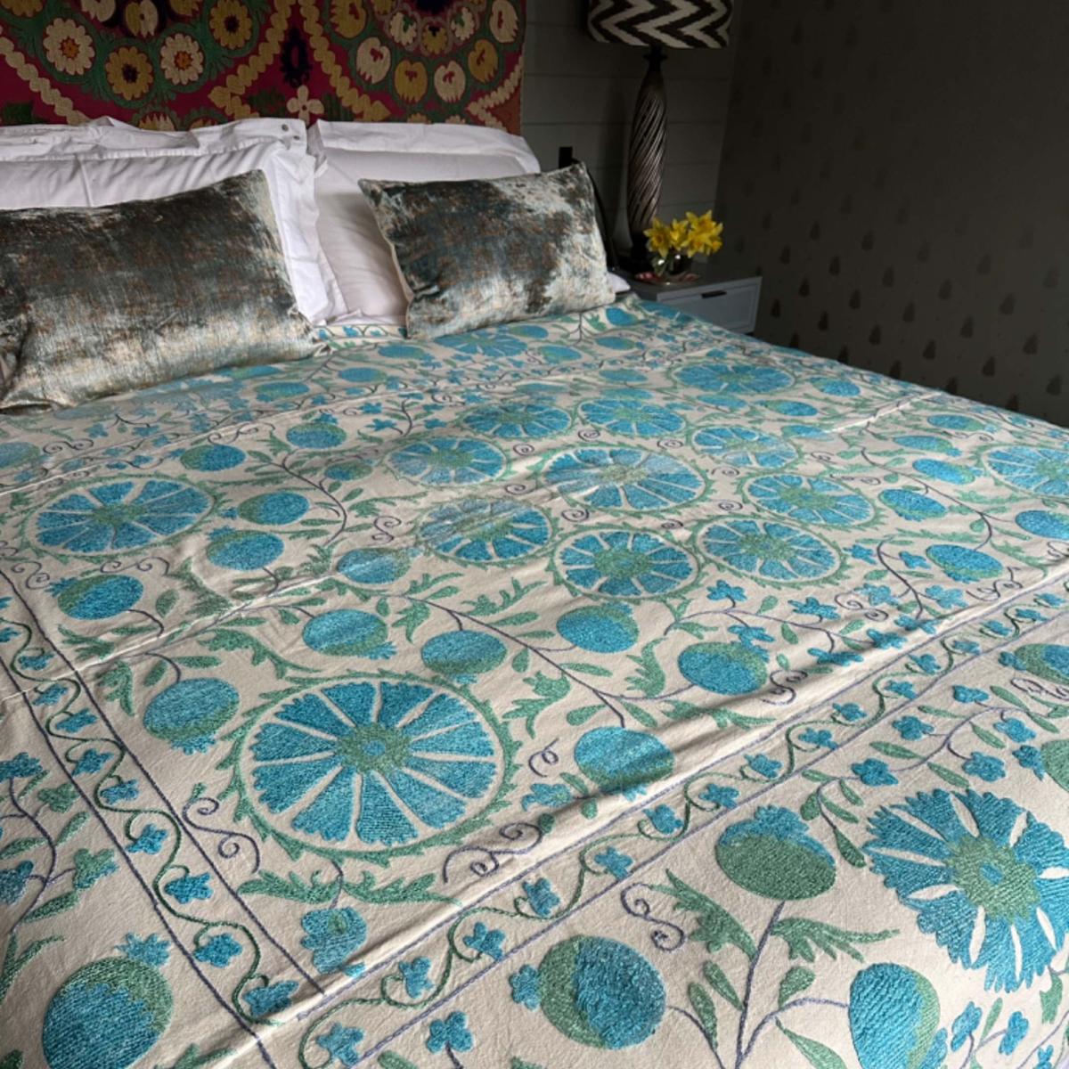 Blue Suzani Bed Throw Punica – image 6