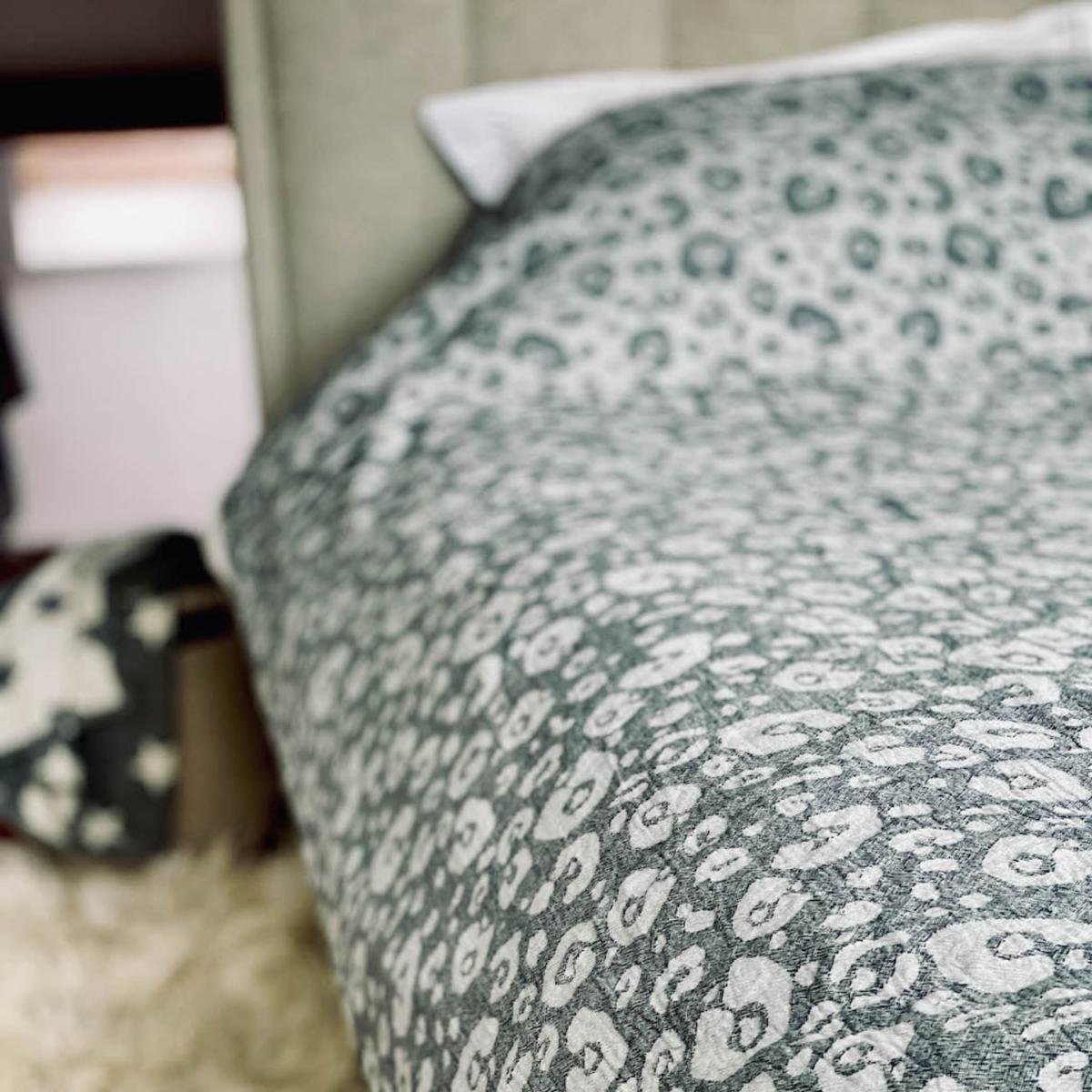 Black / Grey Leopard Super King Blanket One Size Ailera – image 4