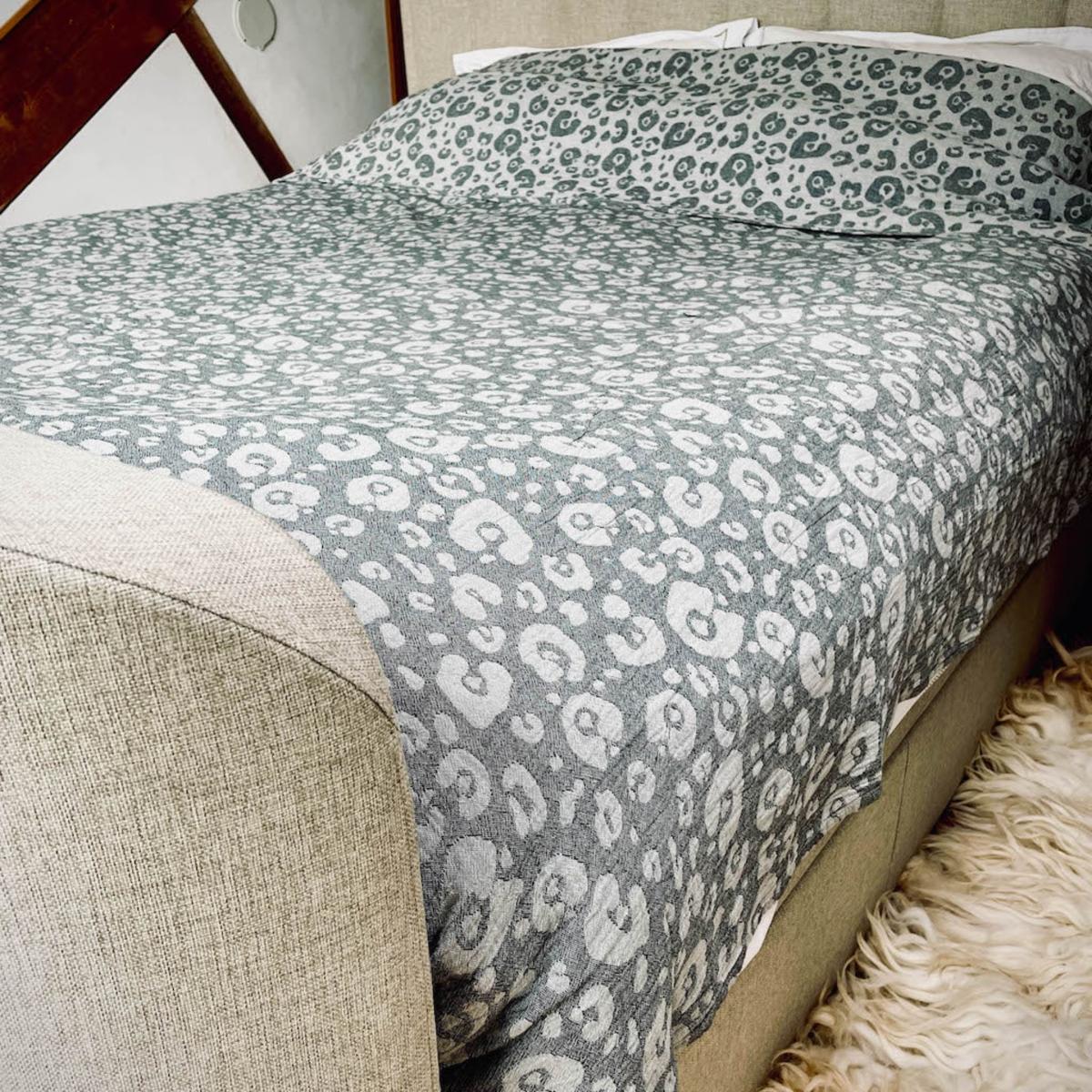 Black / Grey Leopard Super King Blanket One Size Ailera – image 5