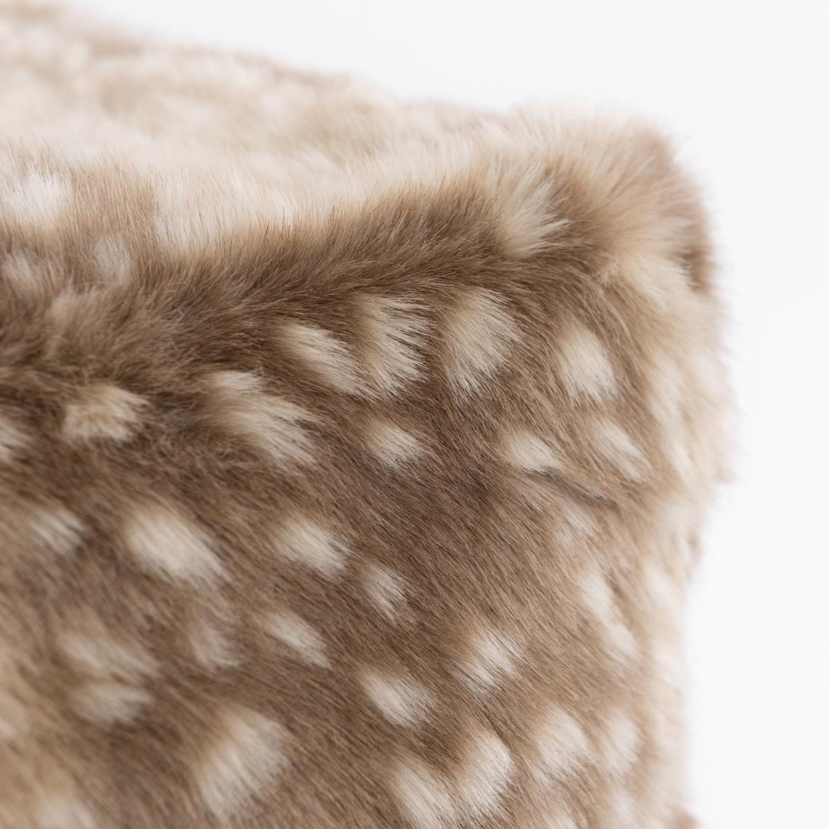 Deer Faux Fur Cube Natural – image 4