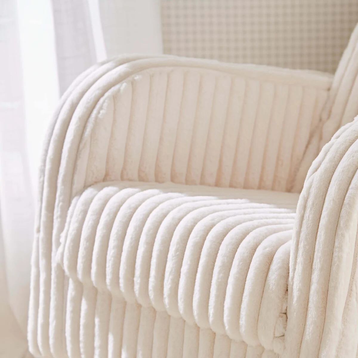 Etta Faux Fur Nursing Chair – image 3
