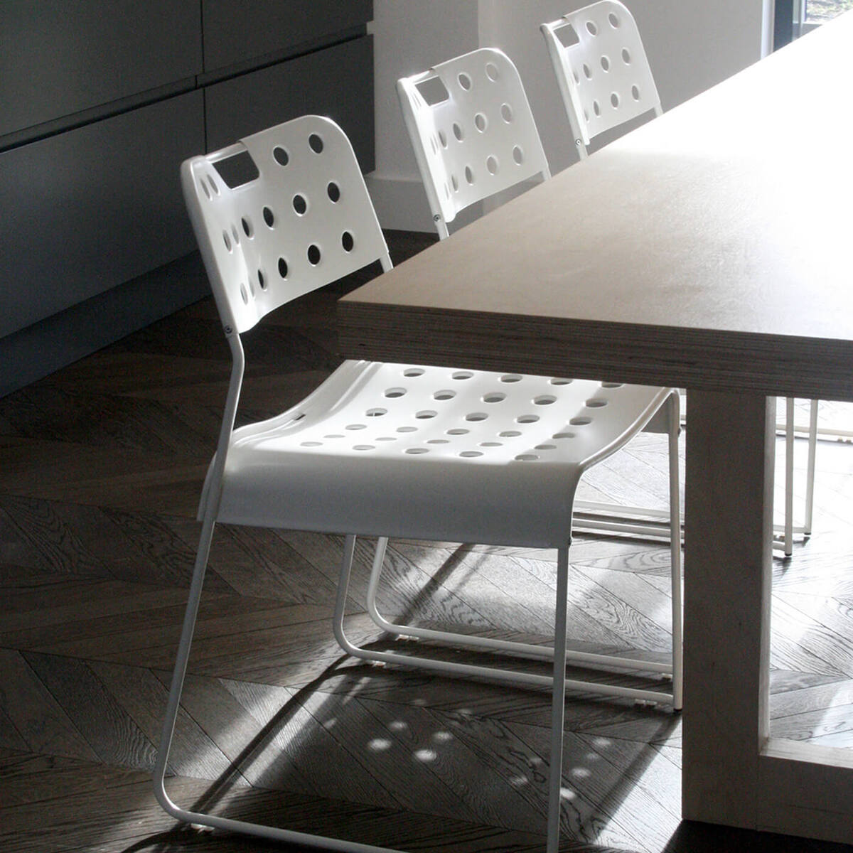 Pure White Omkstak Chair – image 3