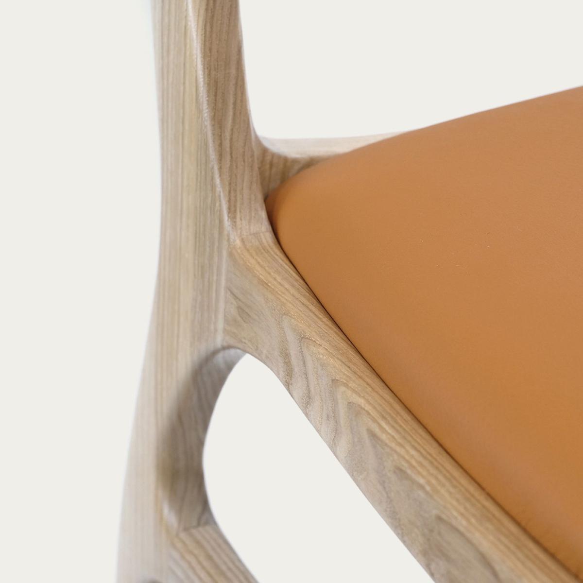 Cognac H106 Chair – image 4