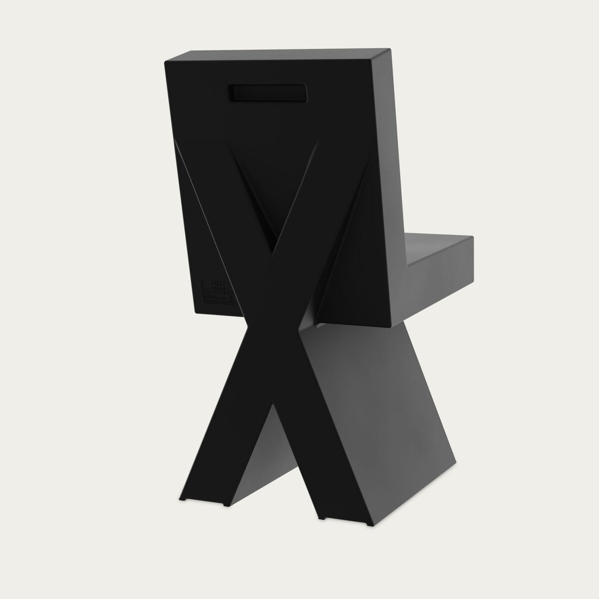 Black X-Chair – image 3