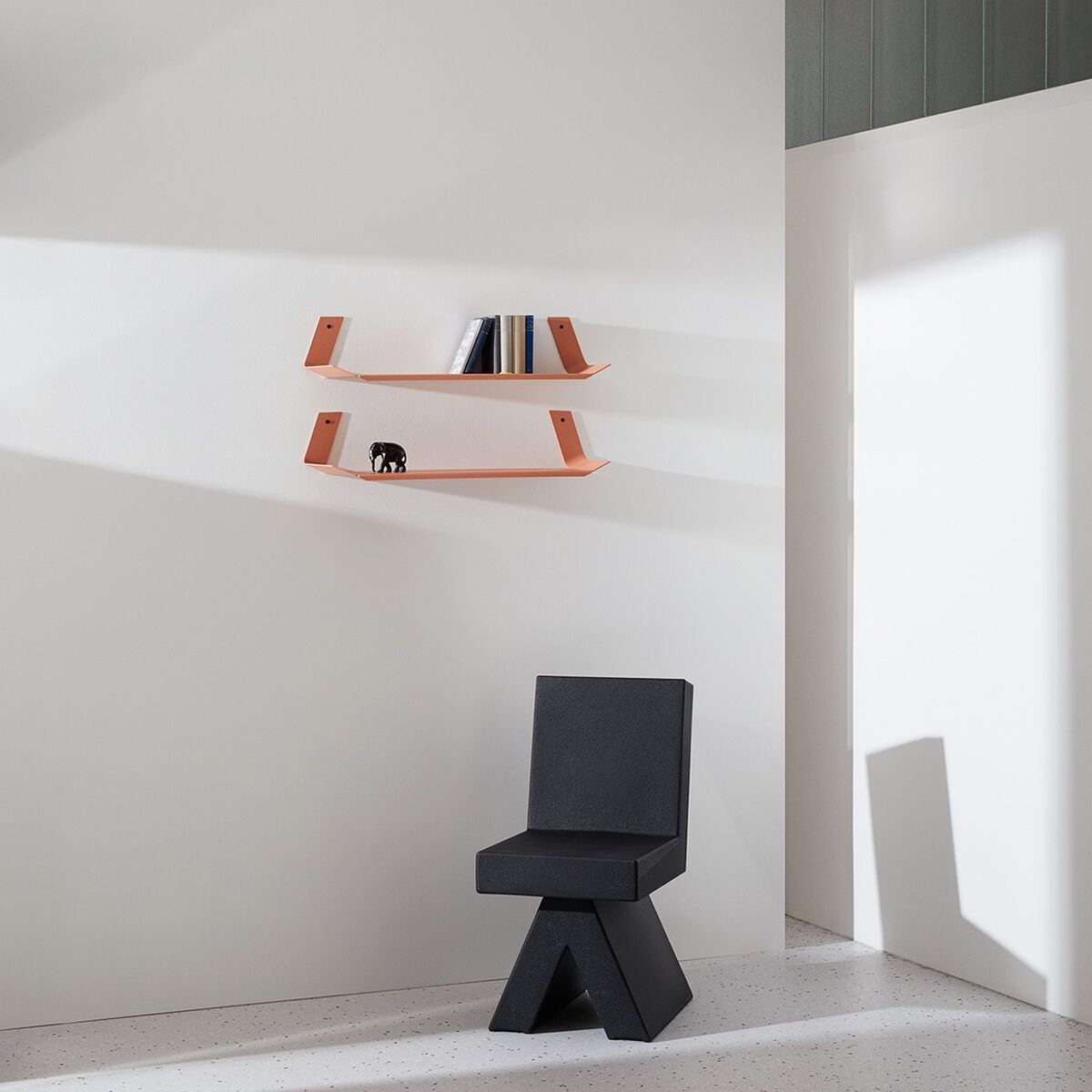 Black X-Chair – image 6