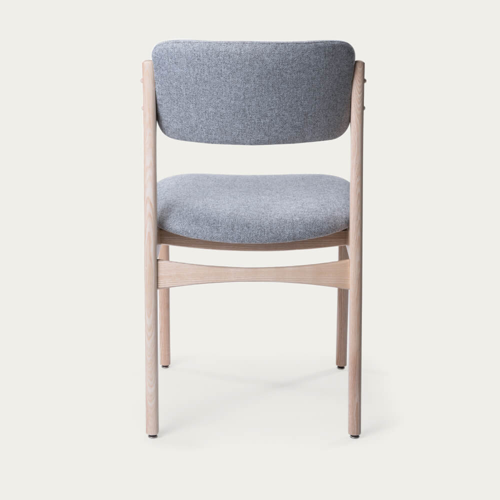 Light Grey/Raw Ash Wood Forma Chair – image 4