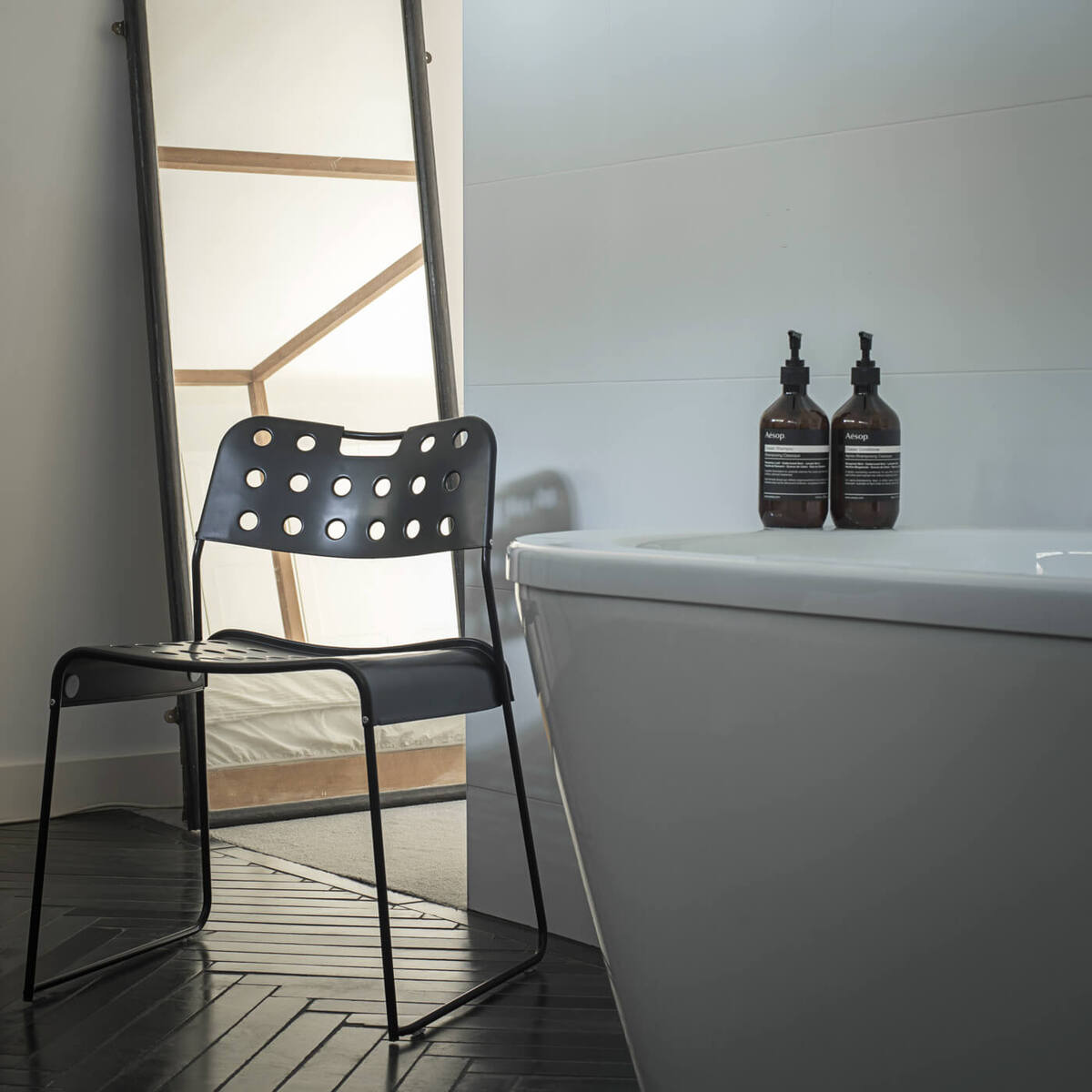Jet Black Omkstak Chair – image 4