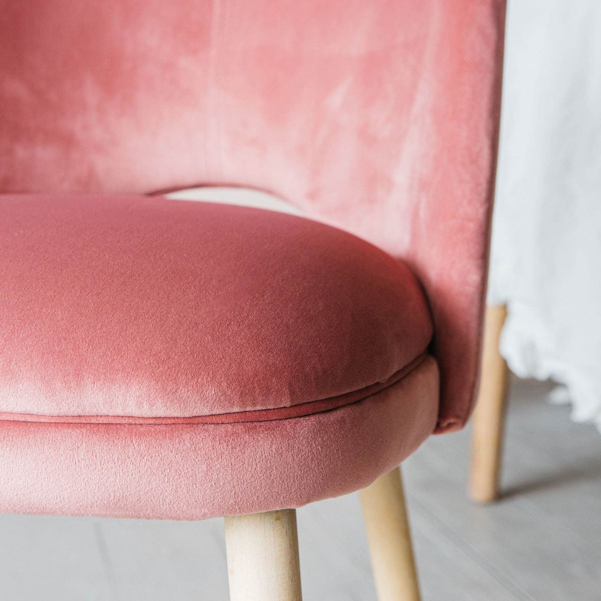 Marley Rose Velvet Chair – image 5