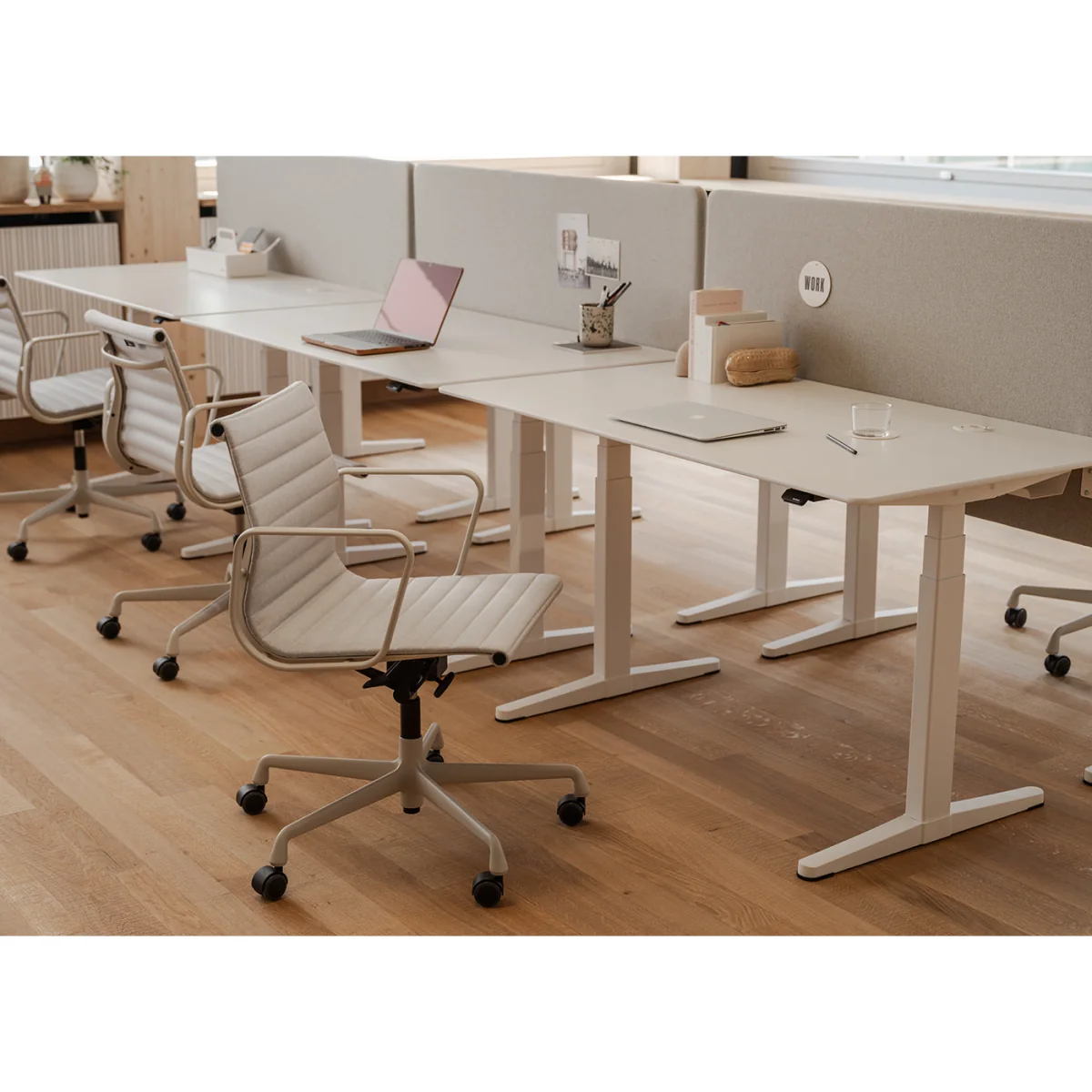 Heal's Aluminium Chair EA 117 – image 3