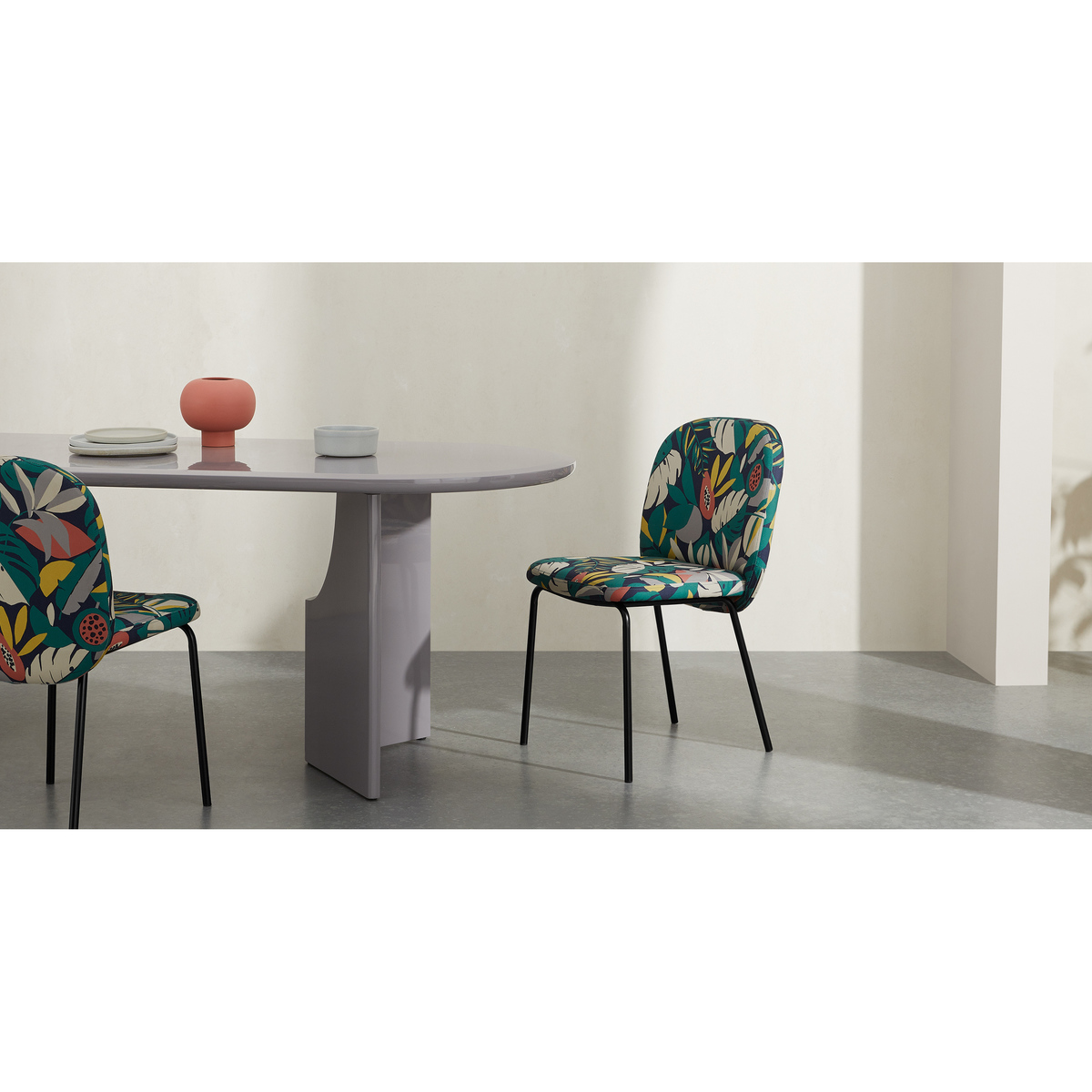 Safia Dining Chair, Curator Print & Black Legs – image 2