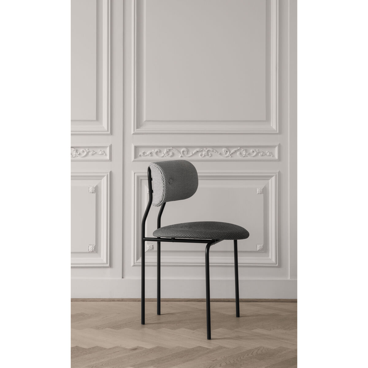 Coco Padded chair - Fabric by Gubi Black – image 3