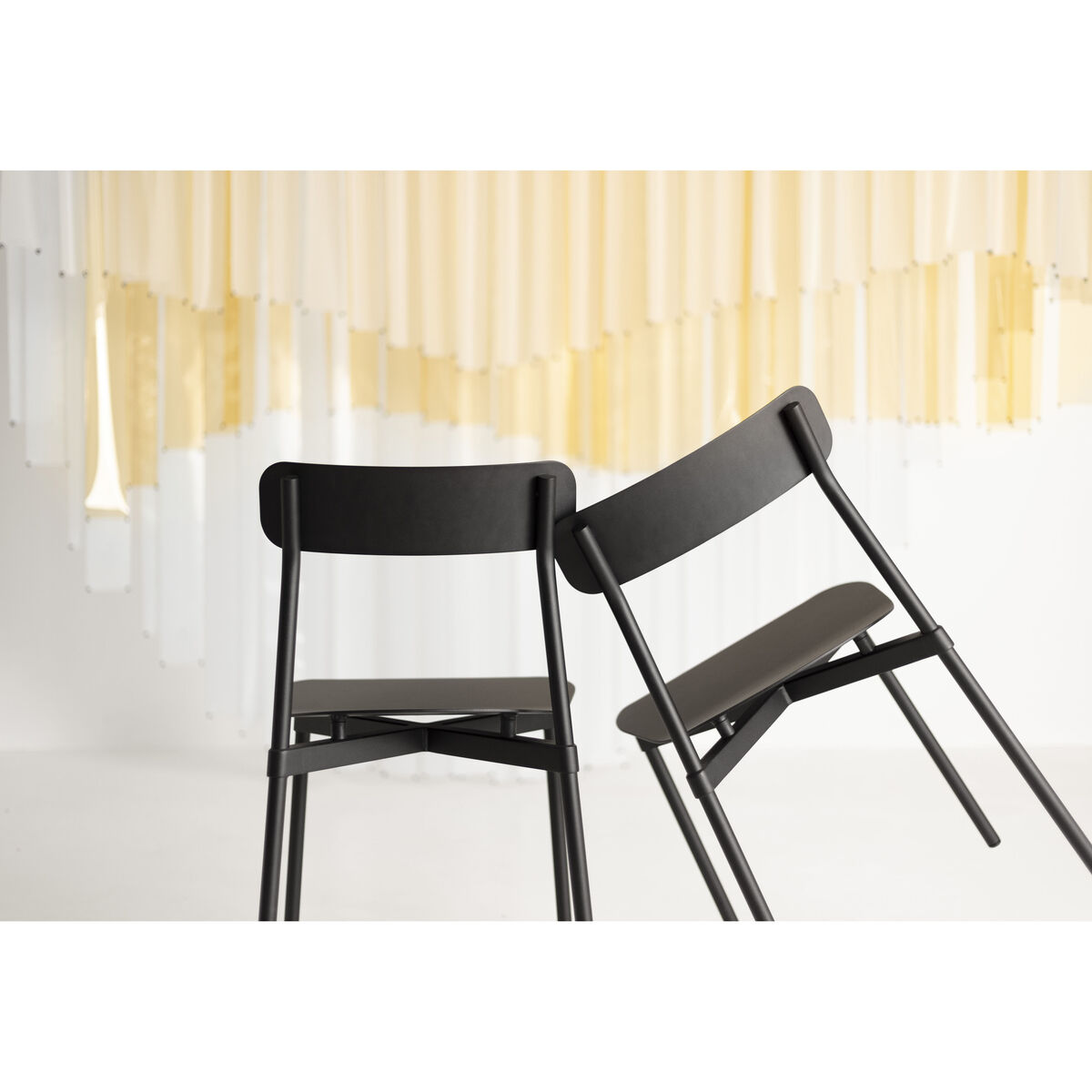 Fromme Stacking chair - / Aluminium by Petite Friture Black – image 6