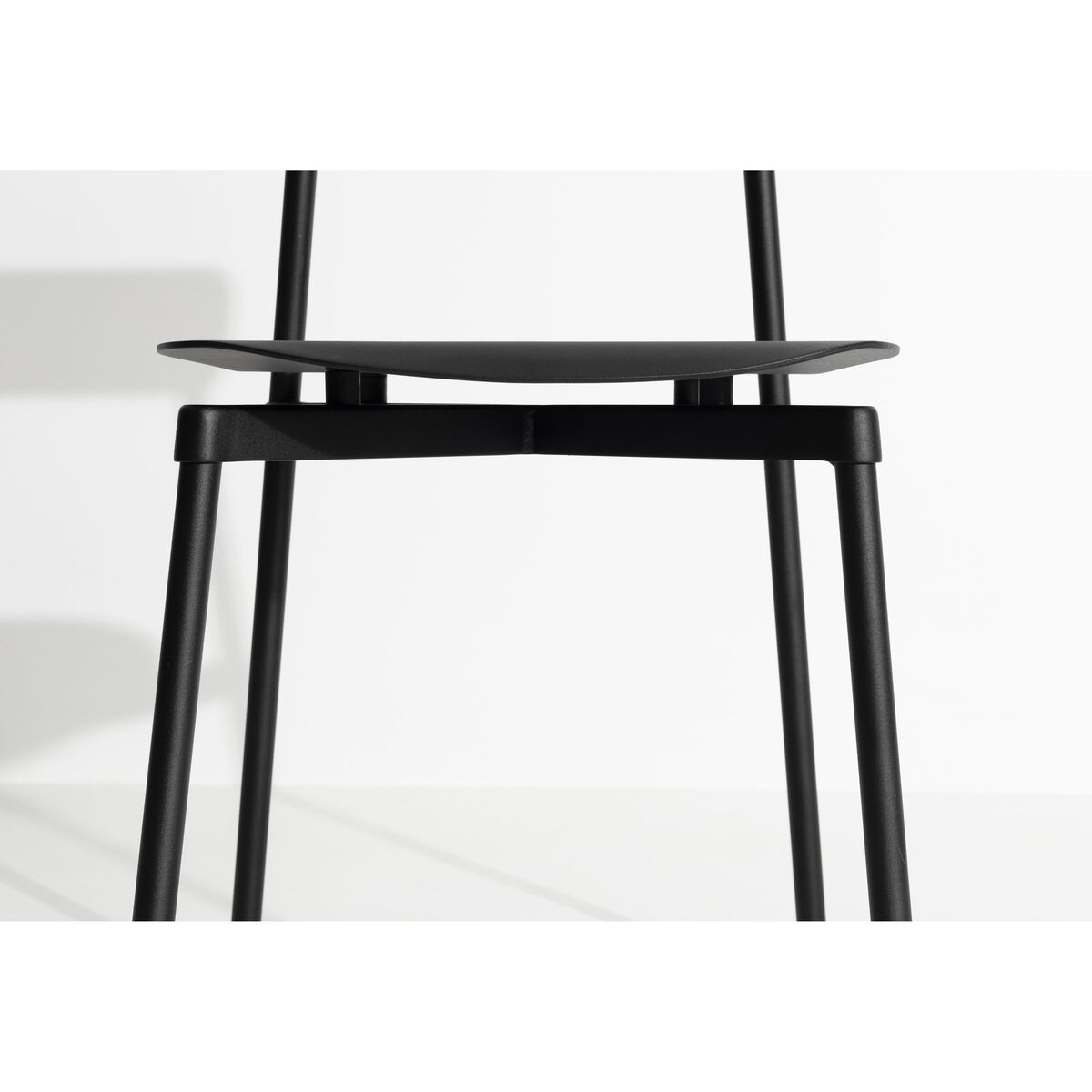 Fromme Stacking chair - / Aluminium by Petite Friture Black – image 10