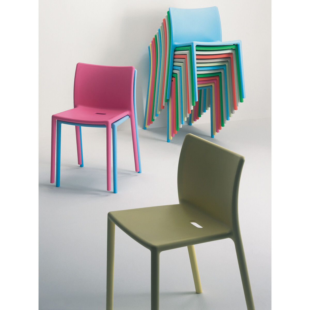 Air-chair Stacking chair - Polypropylene by Magis White – image 5
