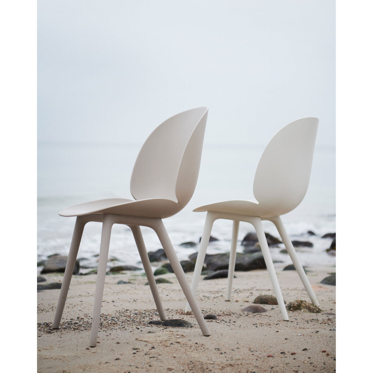 Beetle OUTDOOR Chair - / Polypropylene by Gubi White – image 3