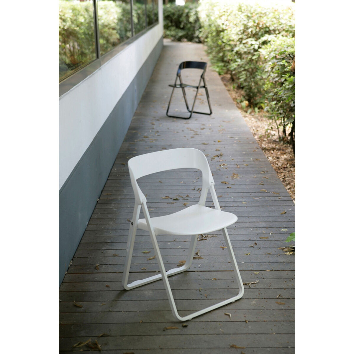 Bek Folding chair - Plastic by Casamania Black – image 4