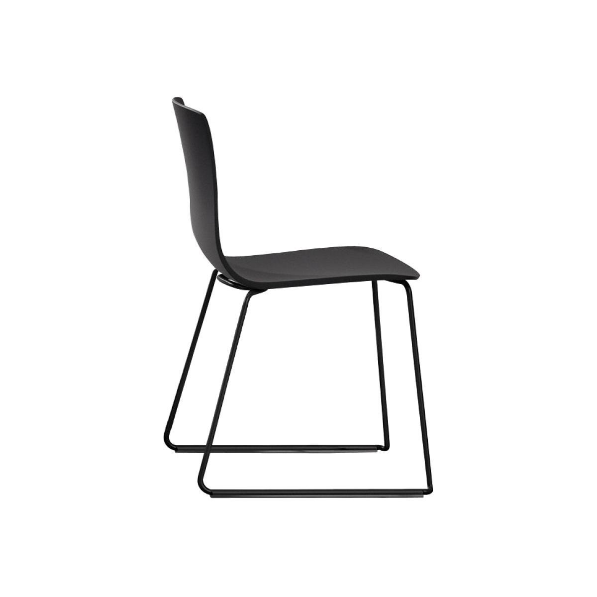 Aava Stackable chair - Aava Sledge leg by Arper Black – image 1
