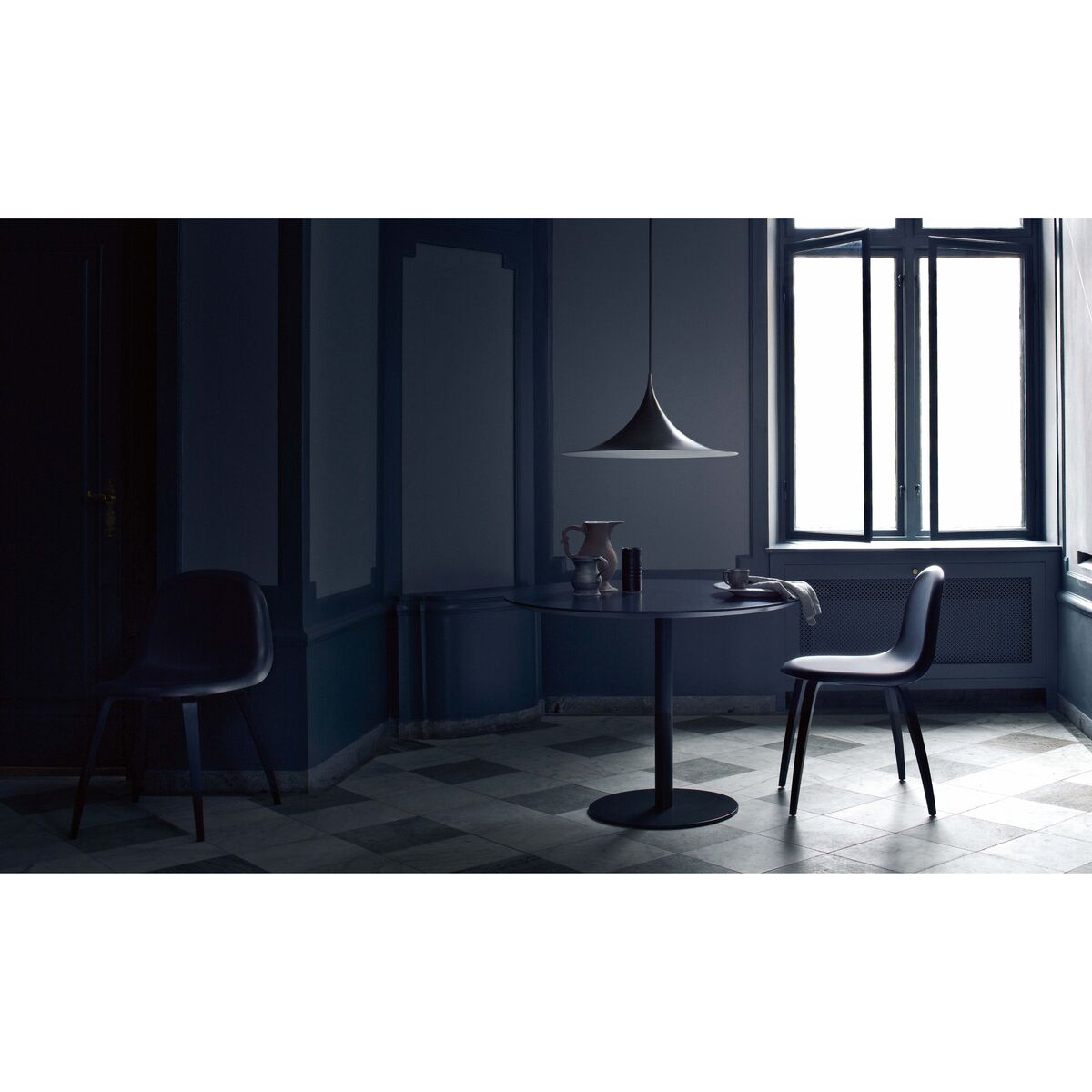 3D Chair - Plastic shell & wood legs by Gubi Black – image 5