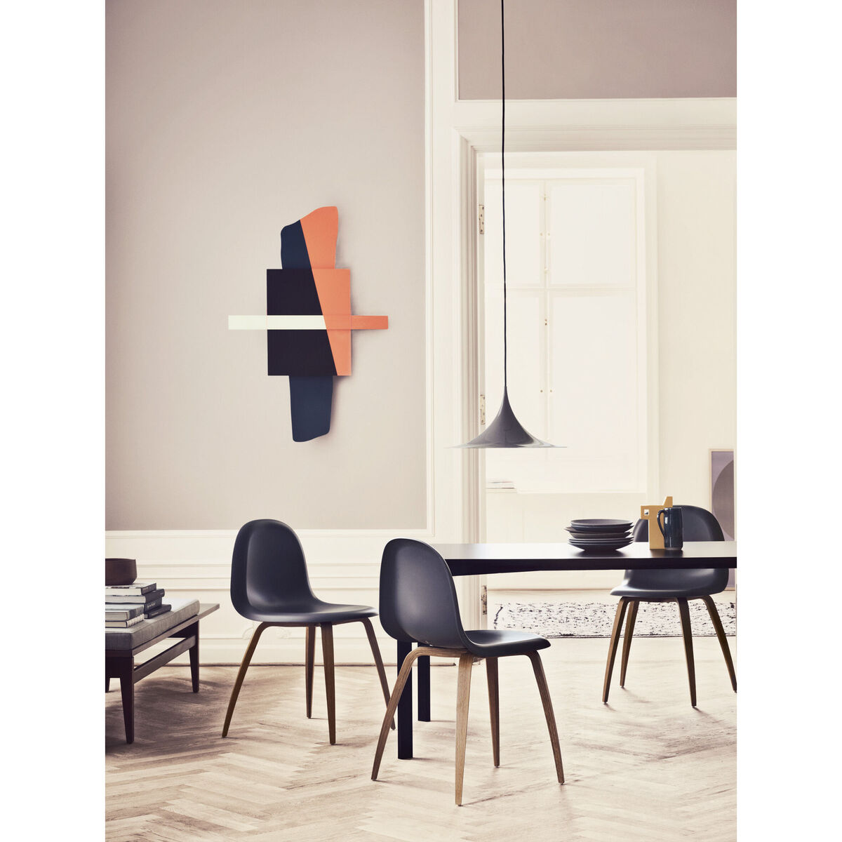 3D Chair - Plastic shell & wood legs by Gubi Black – image 6