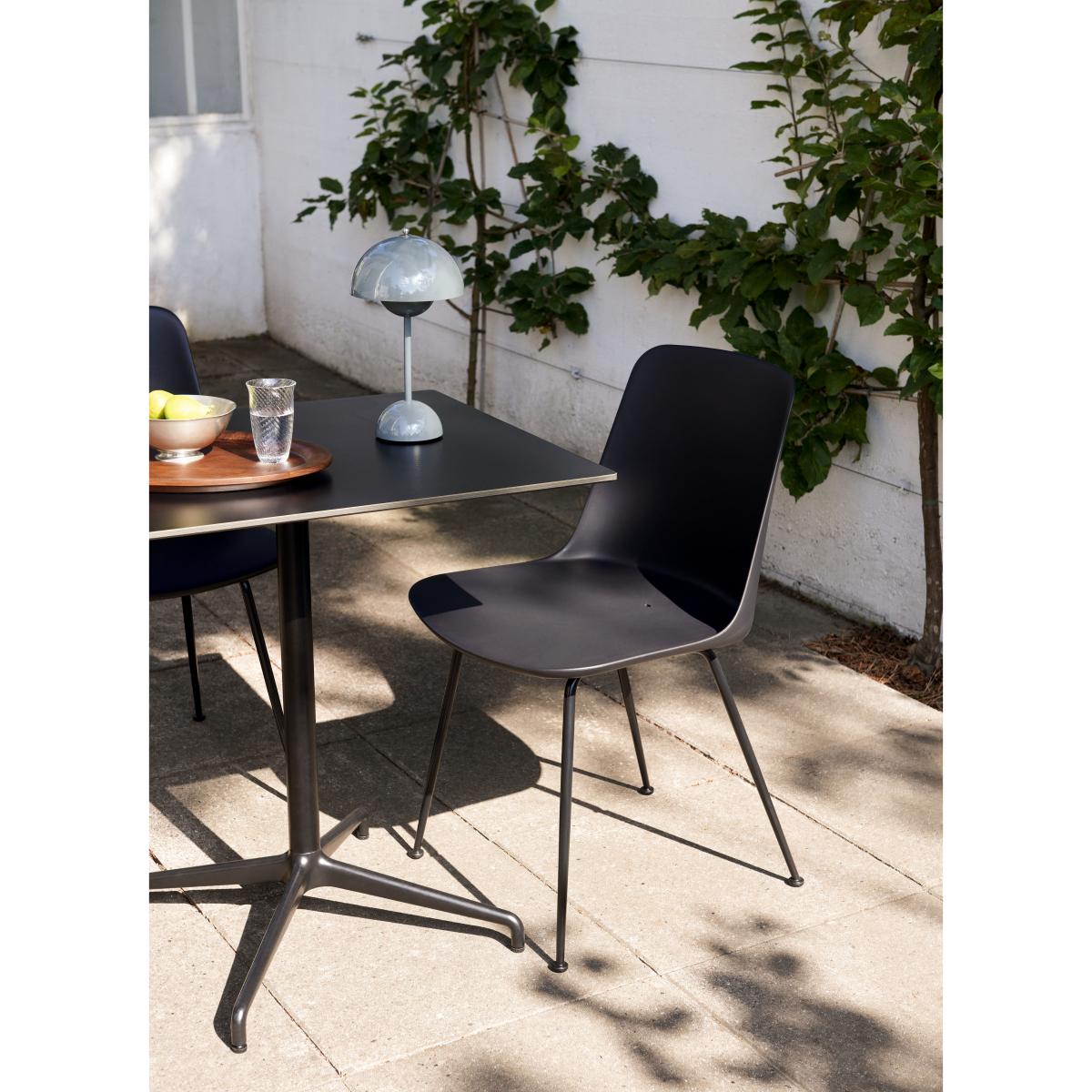 Rely Outdoor HW70 Chair - / Recycled plastic by &tradition Black – image 4