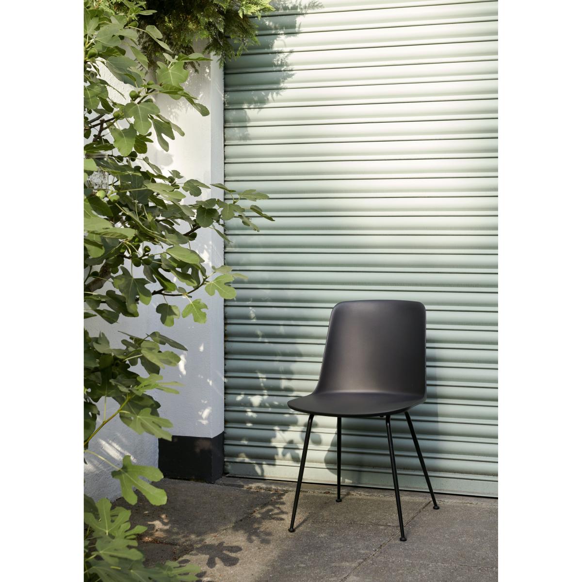 Rely Outdoor HW70 Chair - / Recycled plastic by &tradition Black – image 7