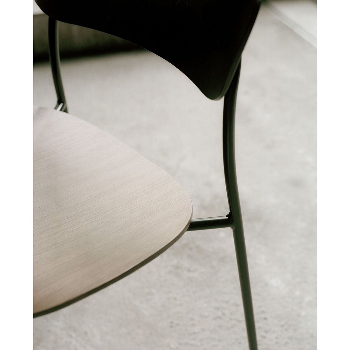 Pavilion AV1 Stacking chair - / Lacquered wood by &tradition Natural wood – image 4