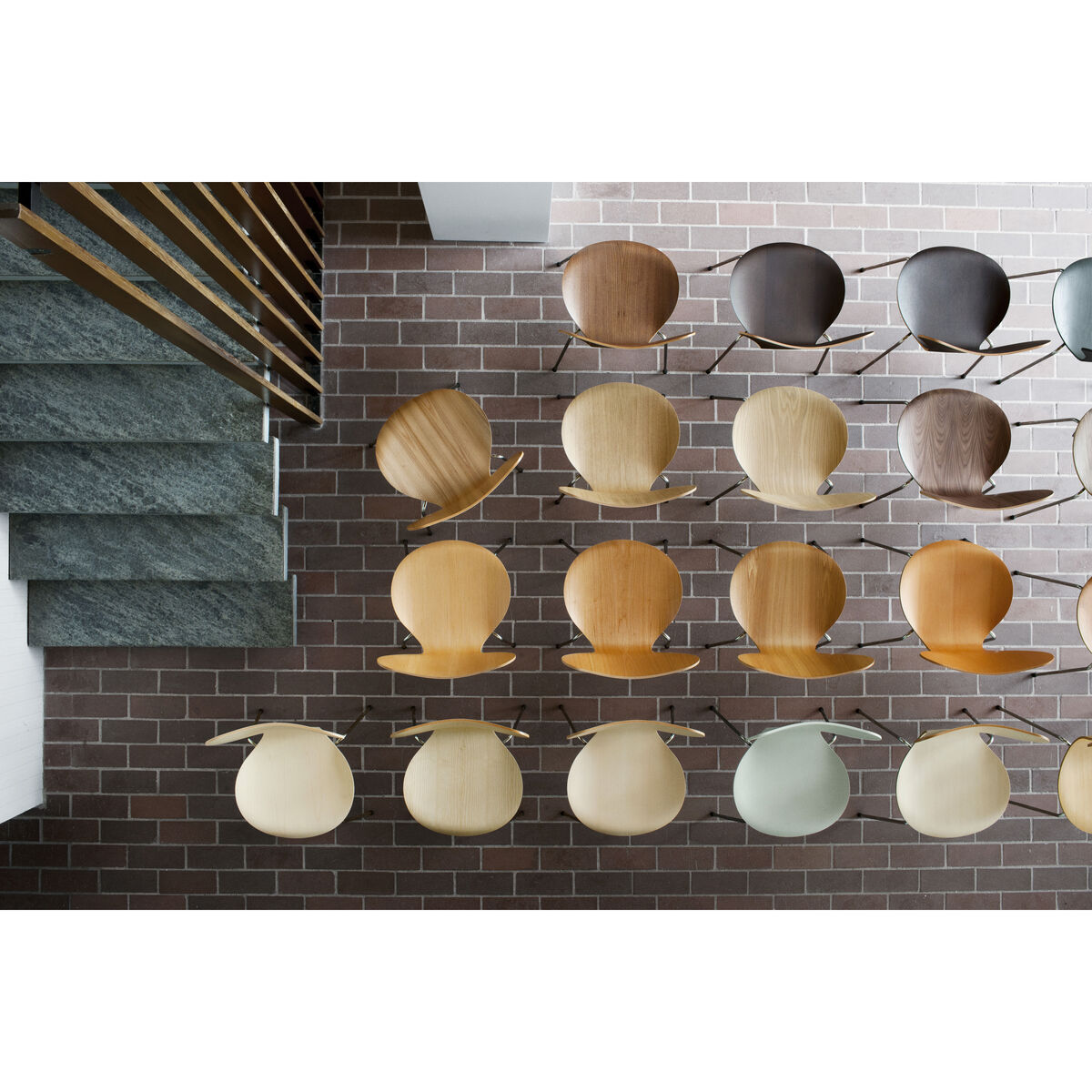 Série 7 Stacking chair - Natural wood by Fritz Hansen Natural wood – image 4