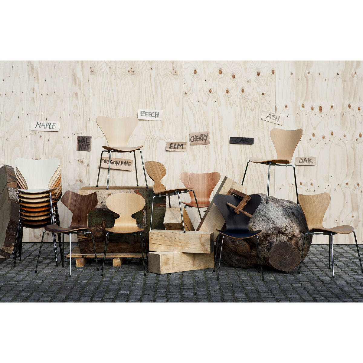 Série 7 Stacking chair - Natural wood by Fritz Hansen Natural wood – image 9