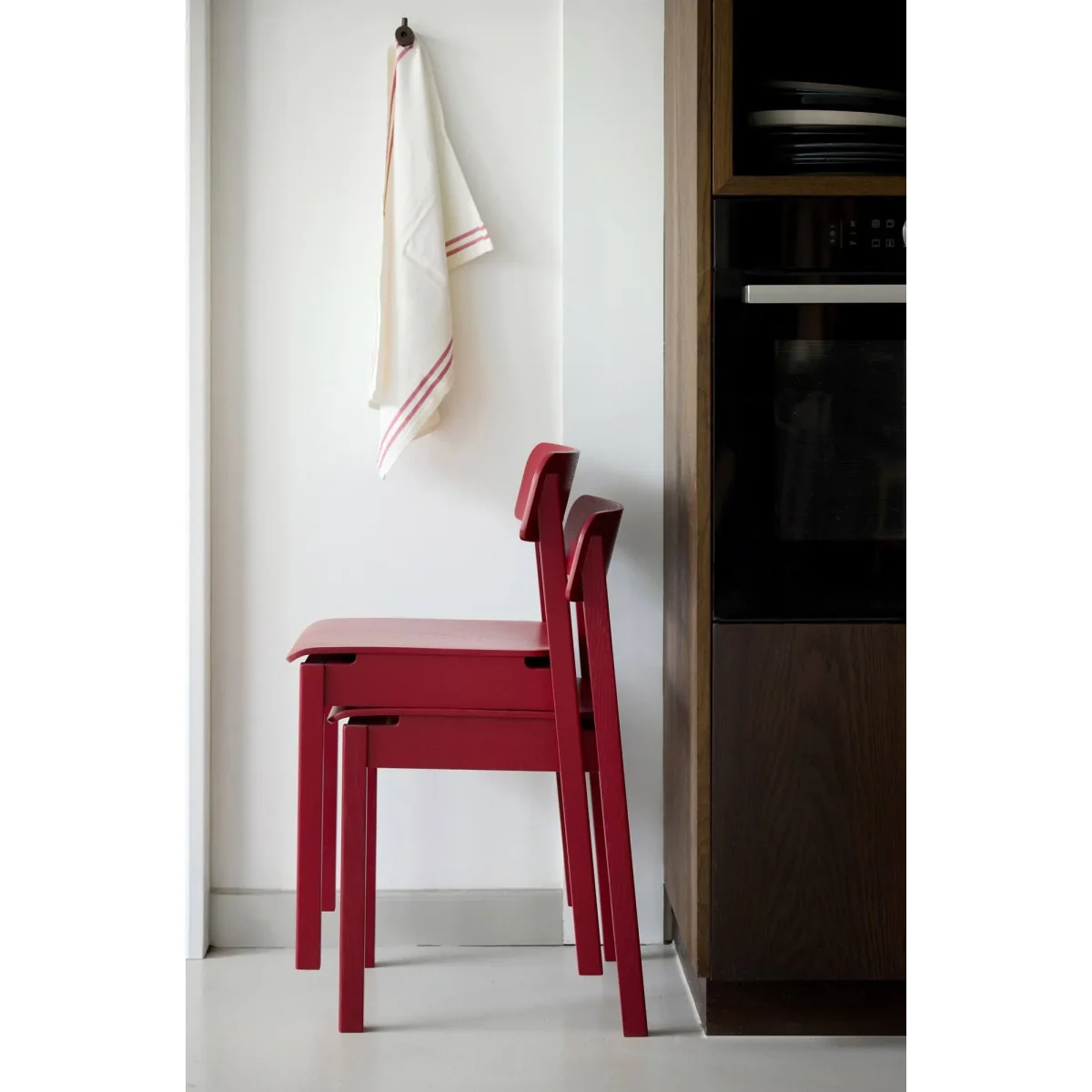 MOEBE Everyday Chair chair Purple red – image 8