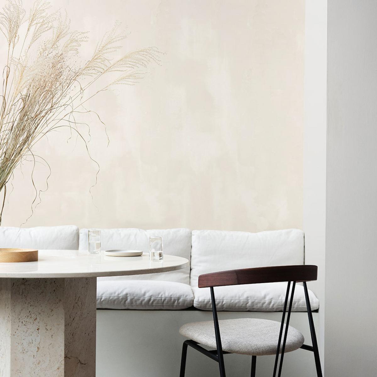 Gubi Violin dining chair Karakorum 001 white-covered – image 4