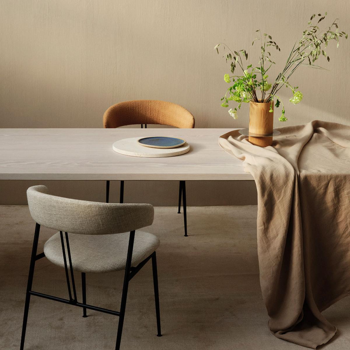 Gubi Violin dining chair Karakorum 001 white-covered – image 7
