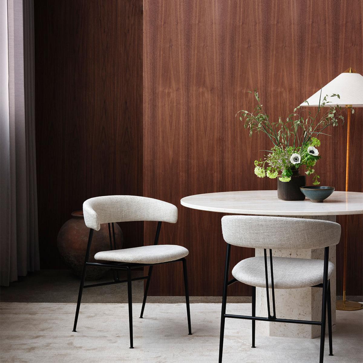 Gubi Violin dining chair Karakorum 001 white-covered – image 8