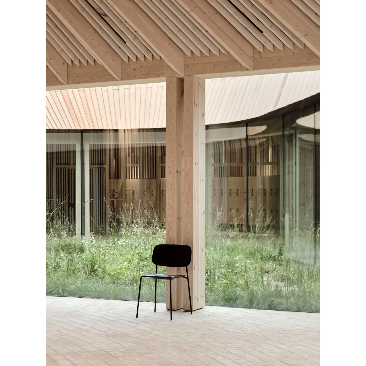 HAY Soft Edge 40 chair Black oak-black steel frame – image 3