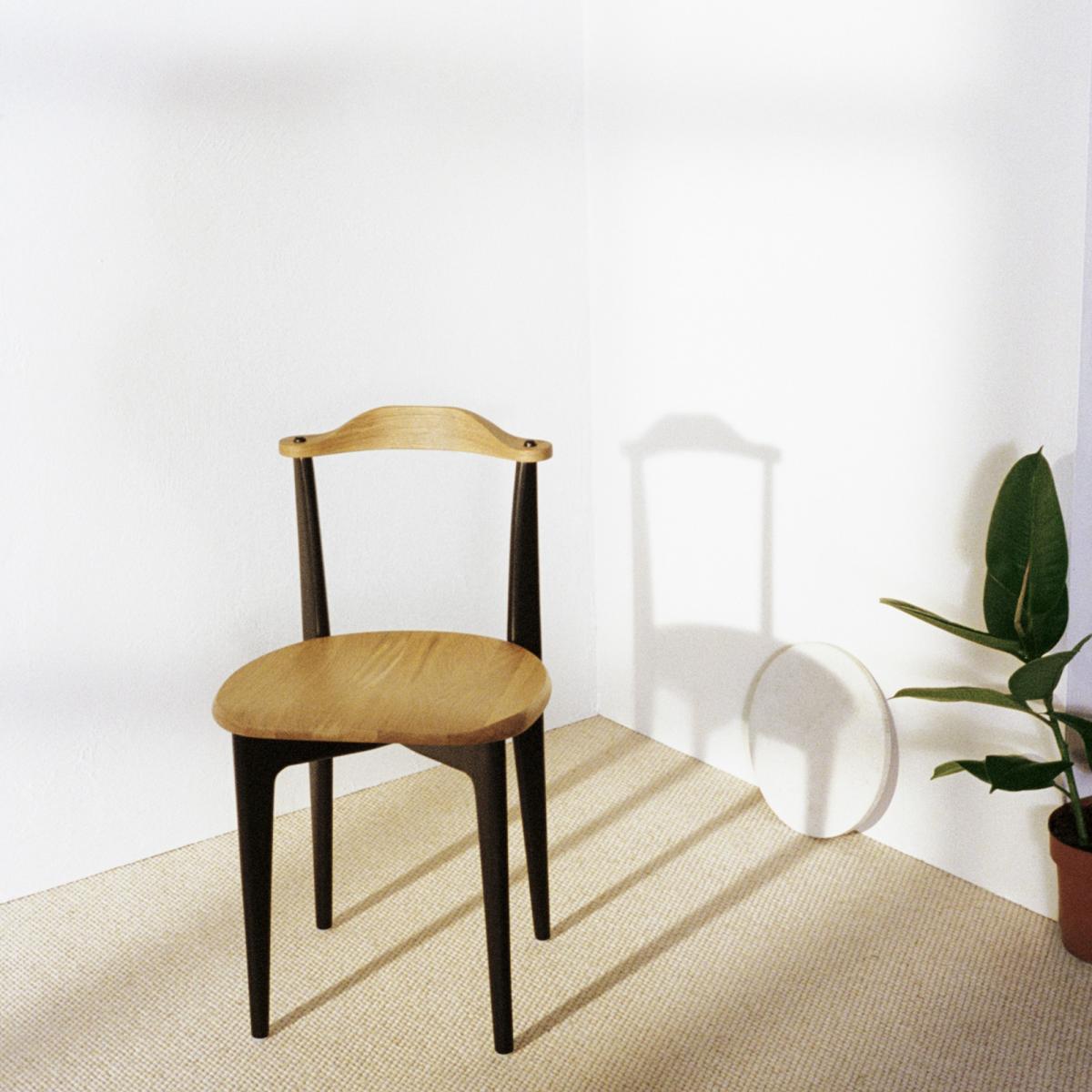 Swedese Thema chair Walnut structure in black lacquered birch – image 3