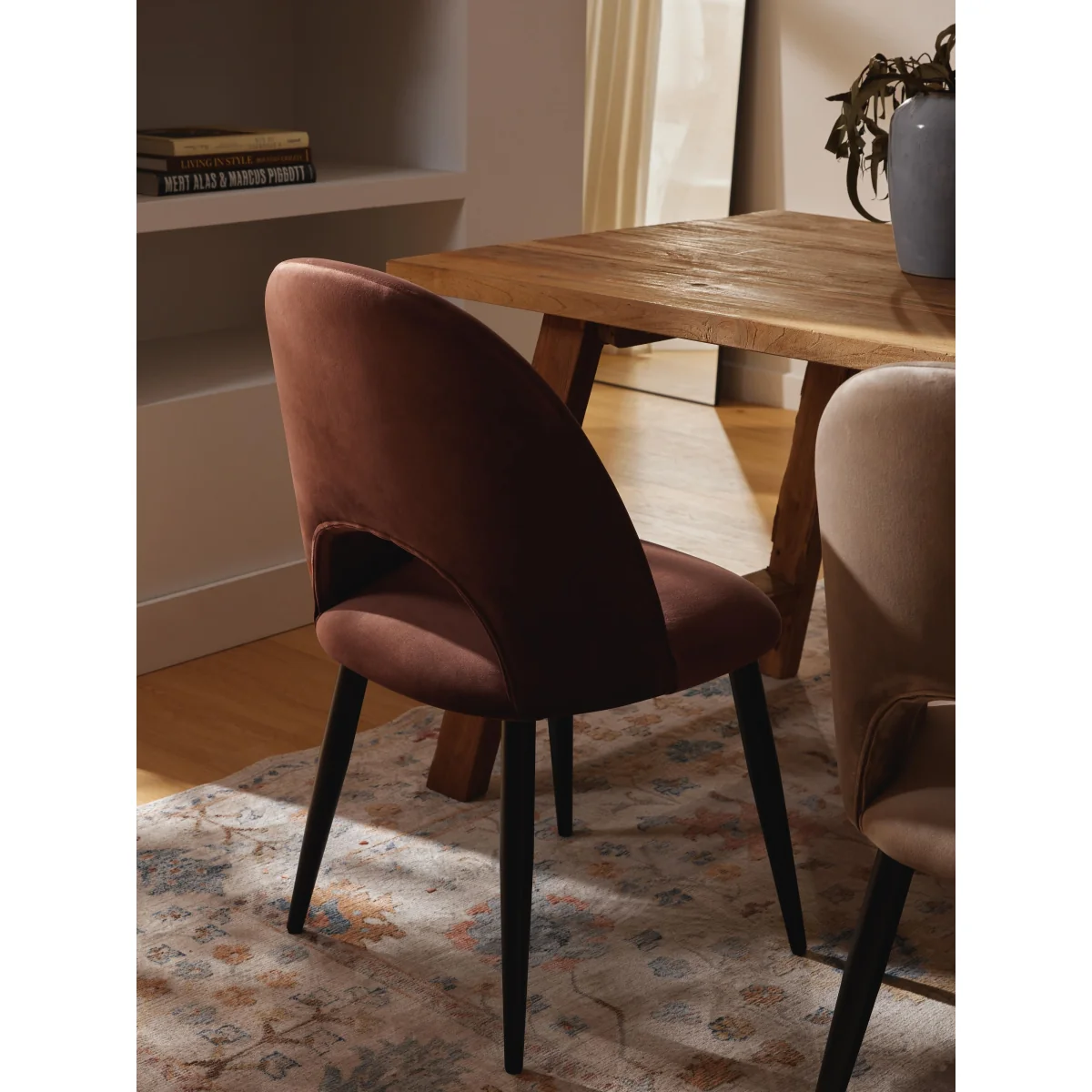 Velvet Upholstered Chair Rachel – image 2