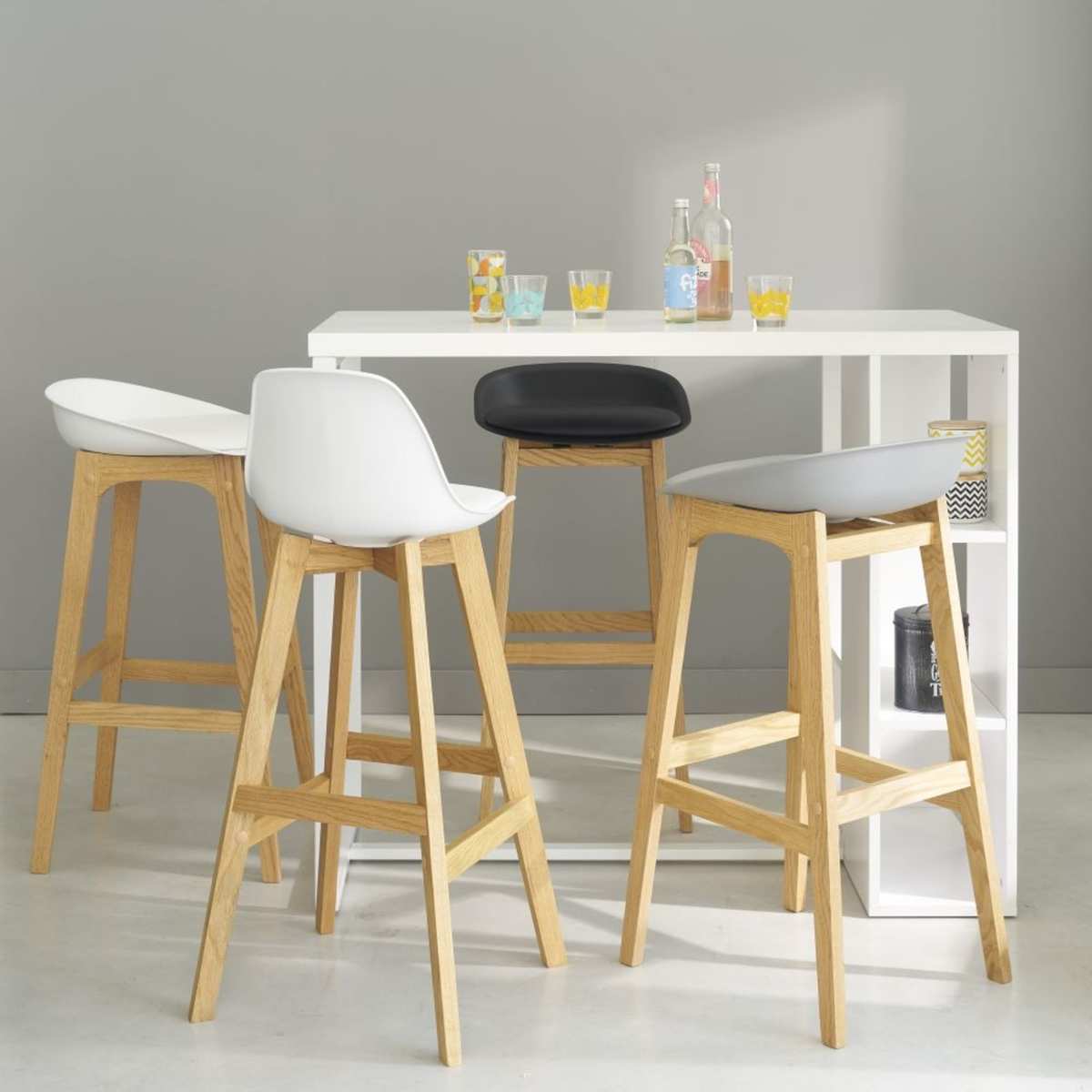 Black Scandinavian Bar Stool with Solid Oak H88 Ice – image 7