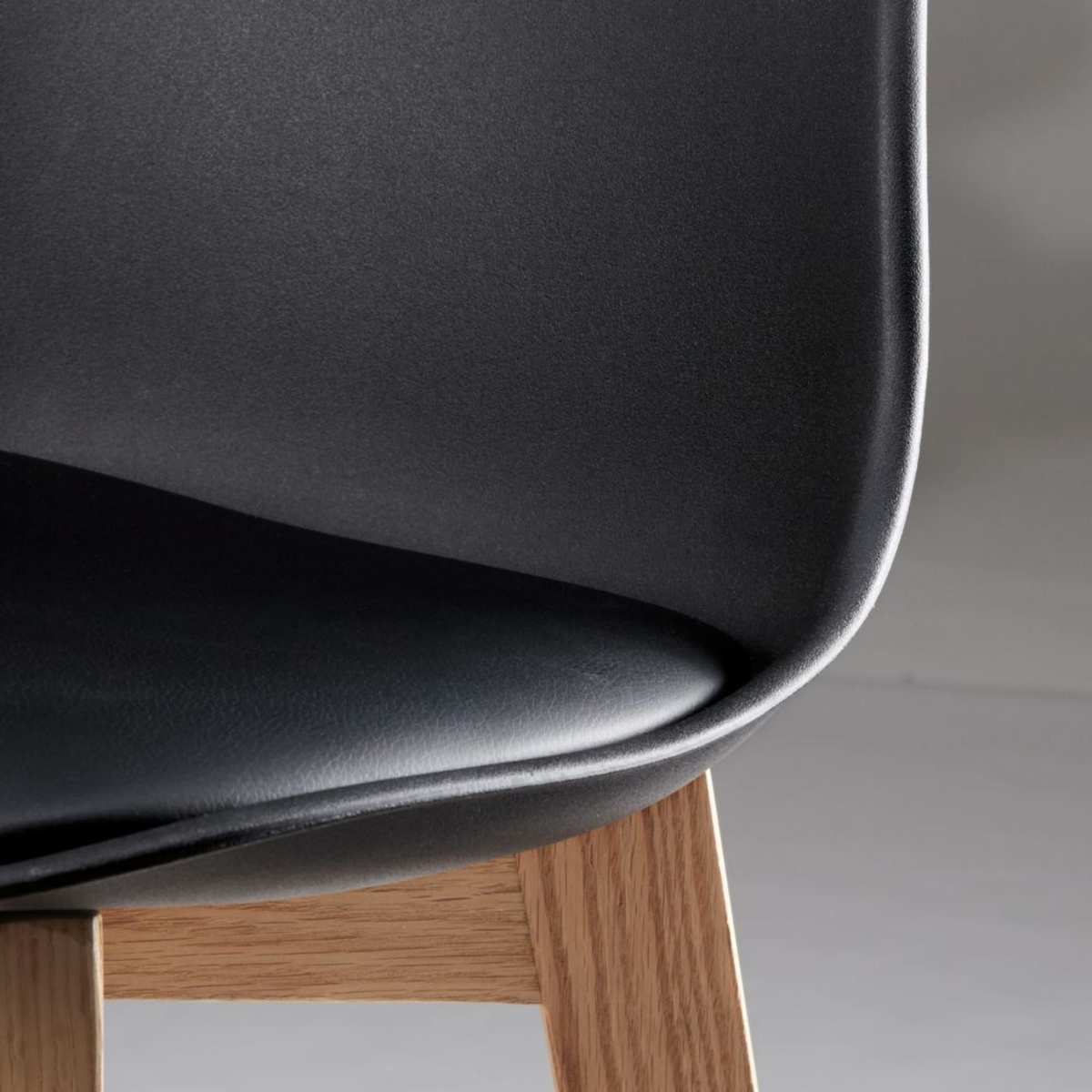 Black Scandinavian Bar Chair with Solid Oak Ice – image 3