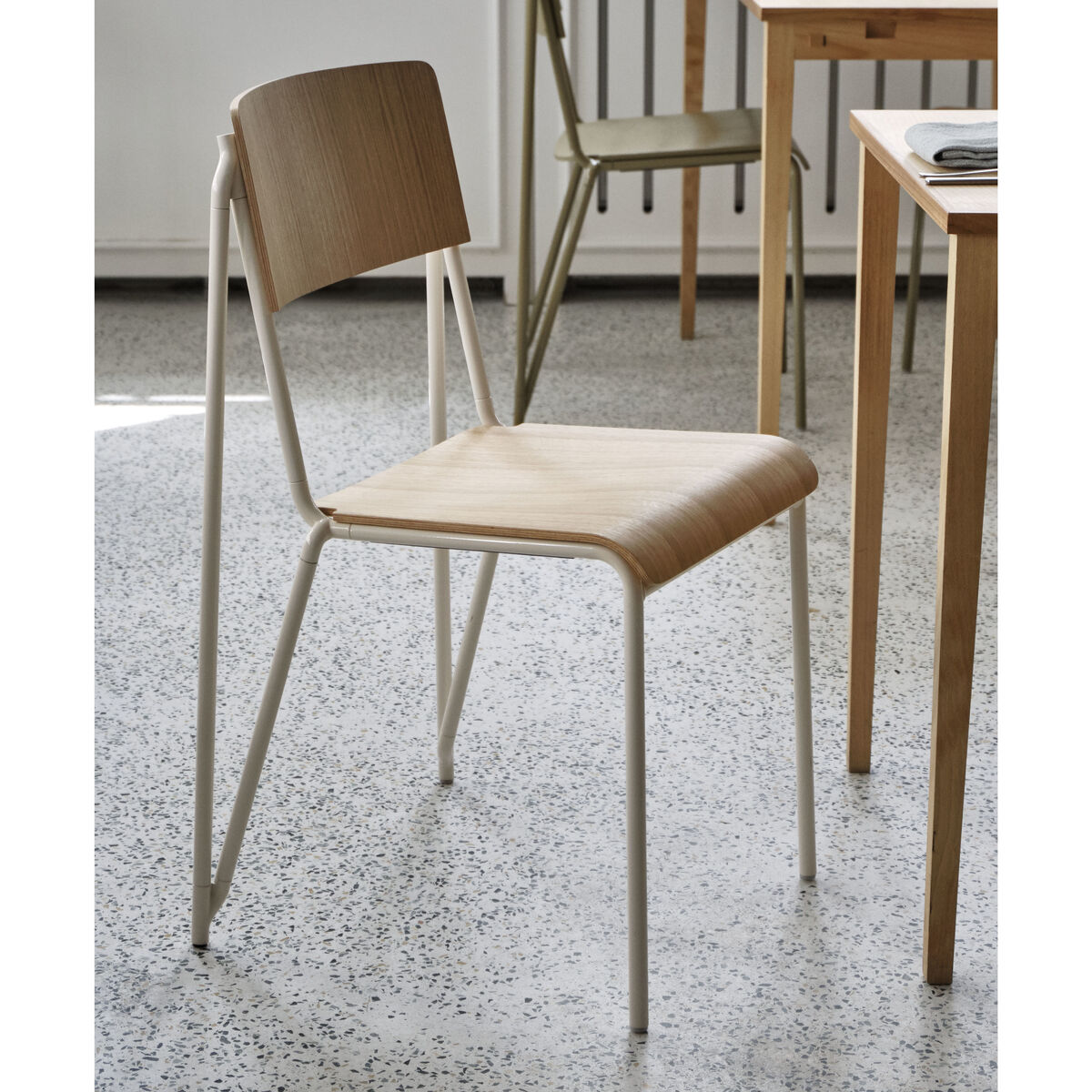 Petit standard Stacking chair - / Steel & wood by Hay Natural wood – image 6