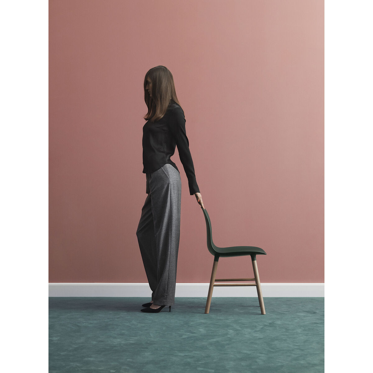 Form Chair - / Brass foot by Normann Copenhagen Green/Gold – image 6