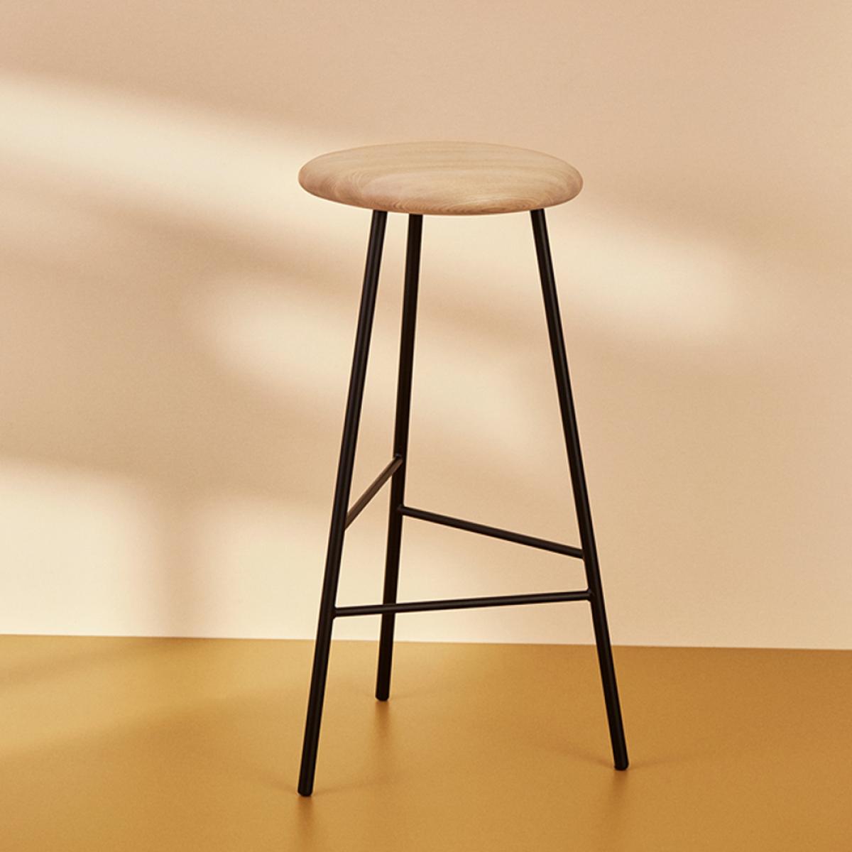 Warm Nordic Pebble barstool Smoked oak h.65 black legs – image 3
