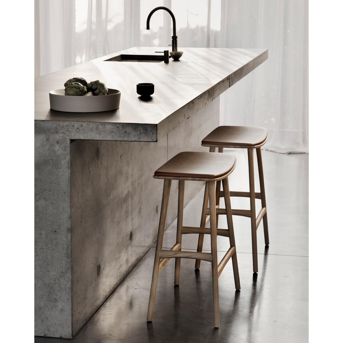 Ethnicraft Osso Counter high stool 67 cm Lacquered oak – image 3
