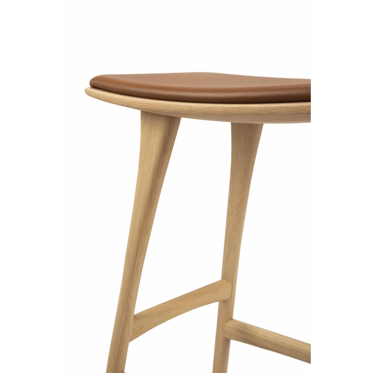 Ethnicraft Osso Counter high stool 67 cm Lacquered oak – image 5