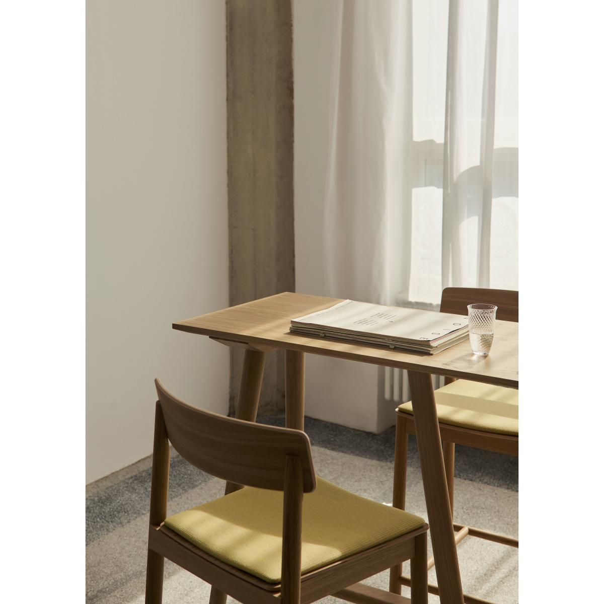 &Tradition Betty TK17 Bar Chair 75 cm Fuse 0421-laquered solid oak – image 2