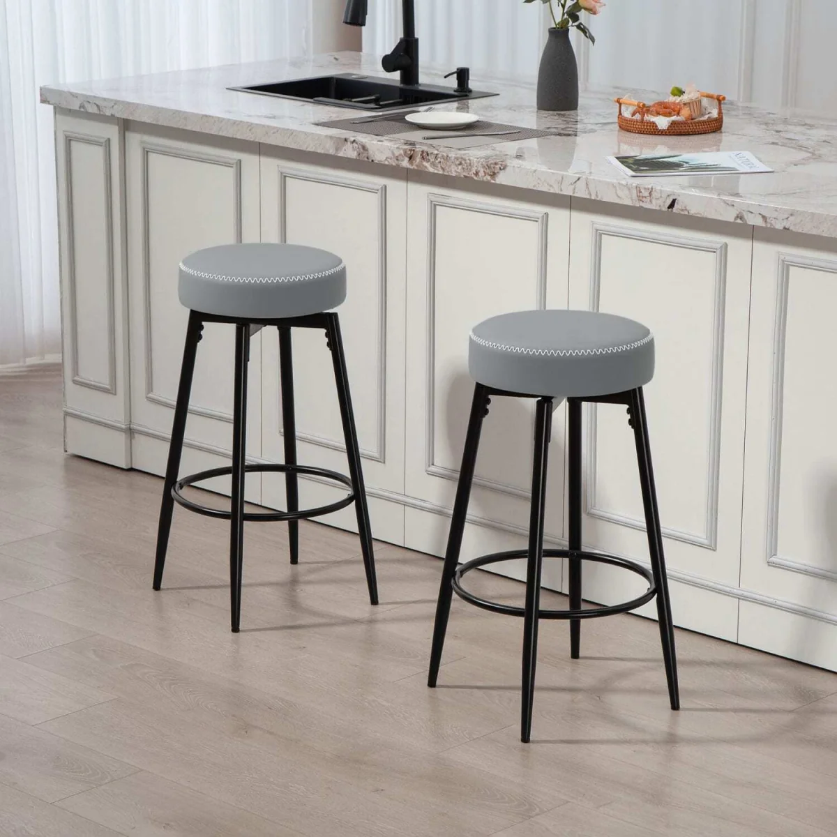 Relura Faux Leather Grey and Black Bar Stools Set of 2 with Footrests – image 4