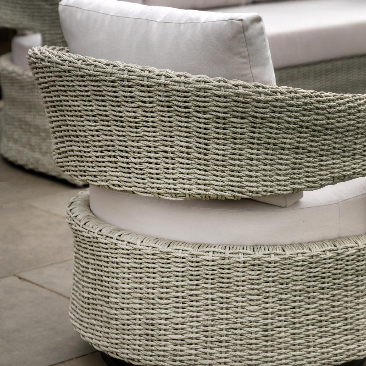 Cedar & Sage Forio Outdoor Swivel Chair – image 2