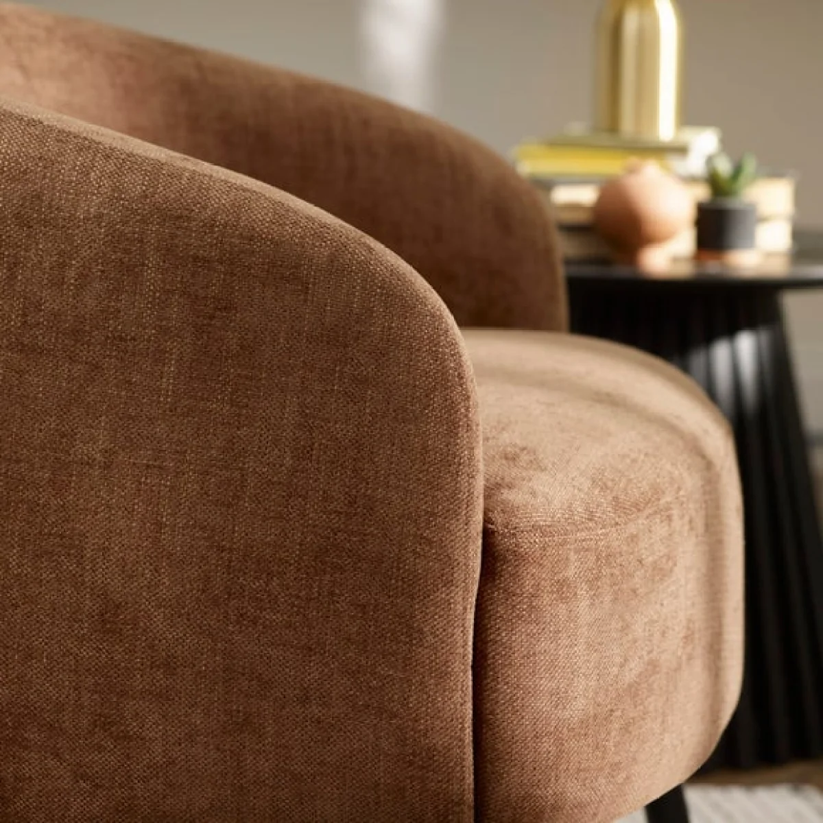 Dahlia Faux Linen Accent Chair – image 4